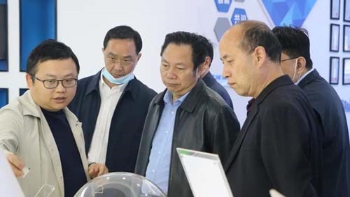 株洲市人大常委会党组副书记、副主任，，，，，市总工会主席王建之一行莅临立方调研